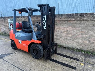 Toyota 2.5t gas
