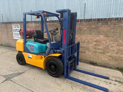 Komatsu 2.5t gas