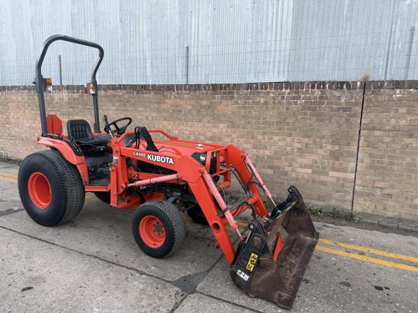 Kubota B2710 C/W loader
