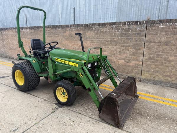 John Deere 670 Loader