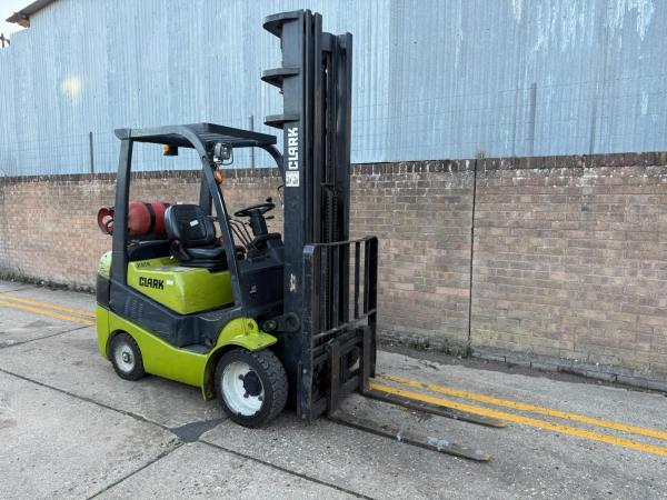 Clark 2.5t gas
