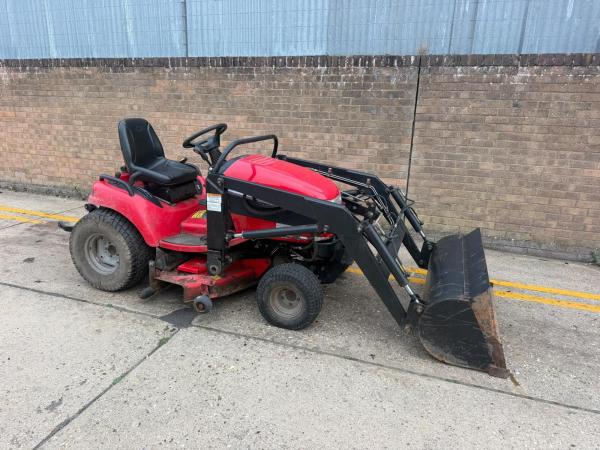 Massey Ferguson 2927 with loader