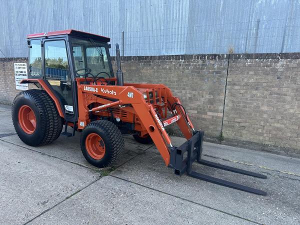 Kubota L3250 loader