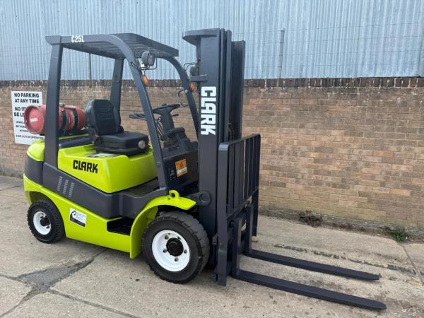 Clark 2.5t gas
