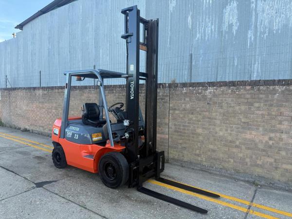 Toyota 2.5t diesel