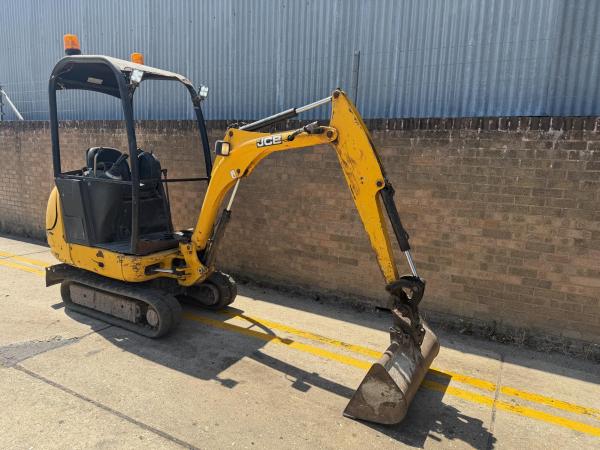 JCB 8014