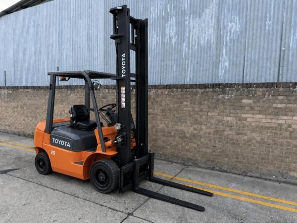 Toyota 2.5t diesel